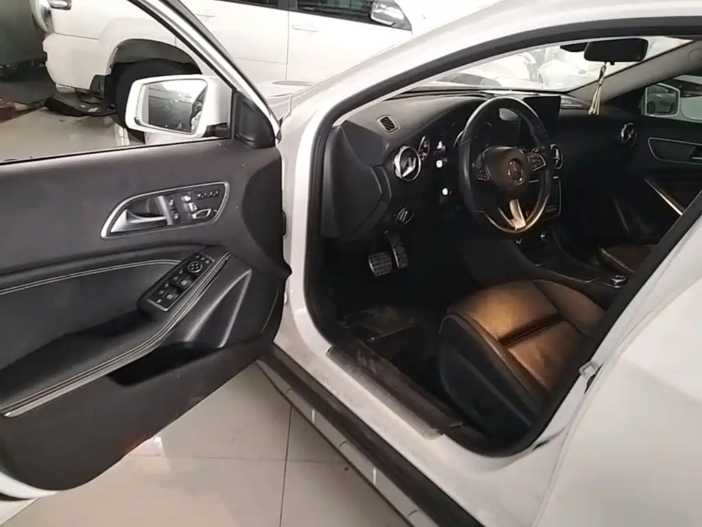 Mercedes-Benz GLA — миниатюра 16
