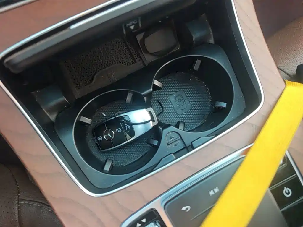 Mercedes-Benz E-Class — миниатюра 9
