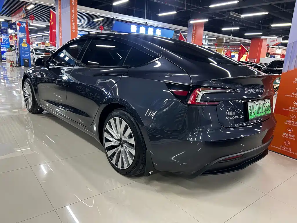Tesla Model 3 — миниатюра 7