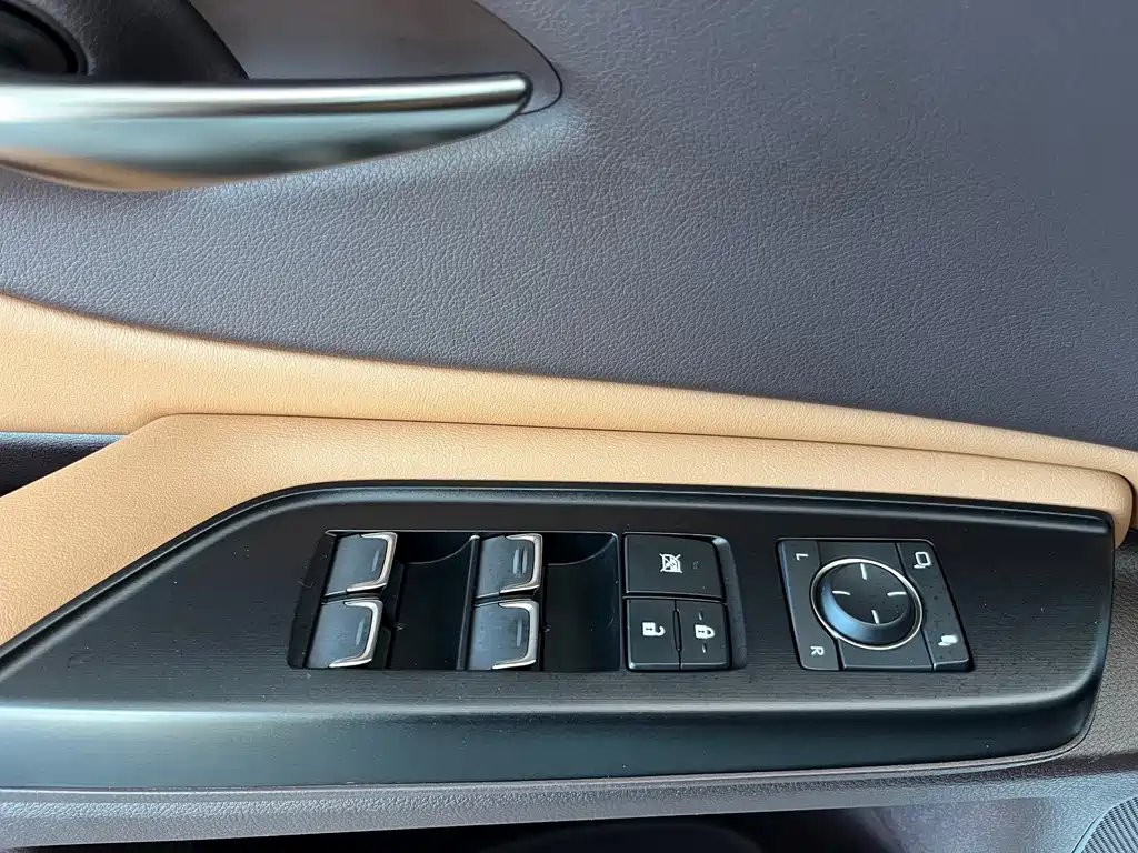 Lexus ES — миниатюра 16