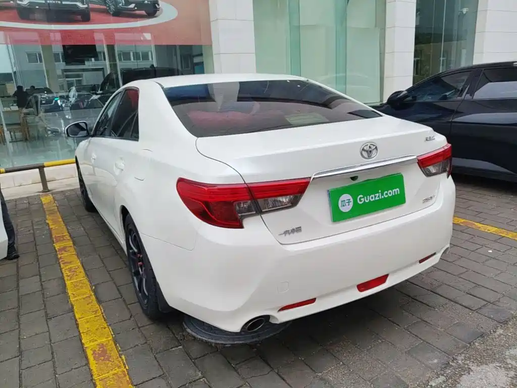 Toyota Reiz — миниатюра 5