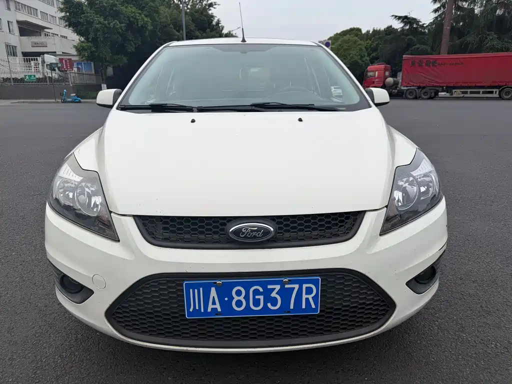Ford Focus 2013 1.8L AT
