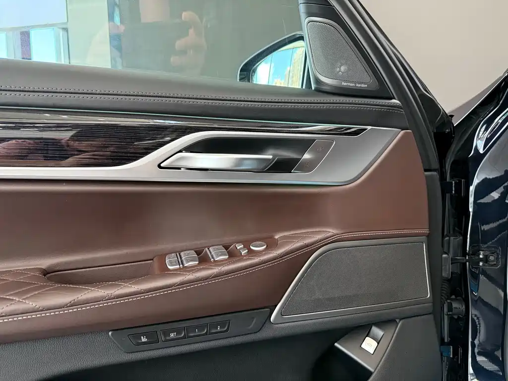 BMW 7 Series — миниатюра 15