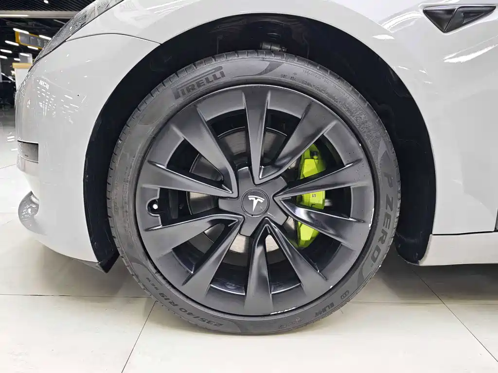 Tesla Model 3 — миниатюра 8