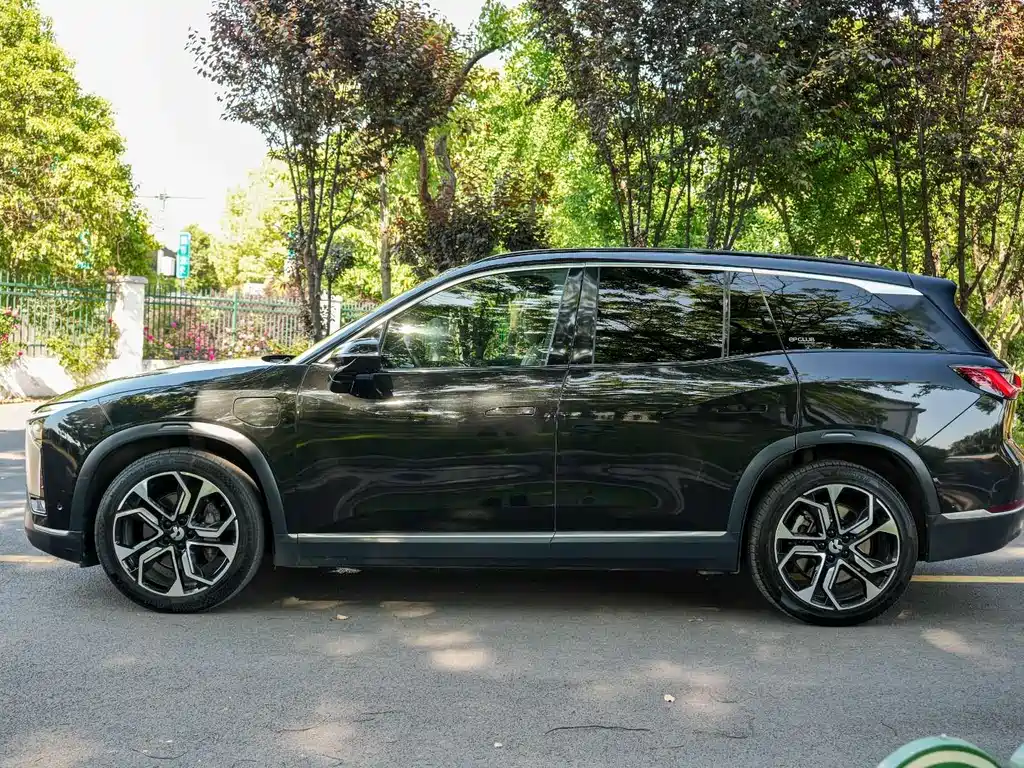 NIO ES8 2020 580KM мест