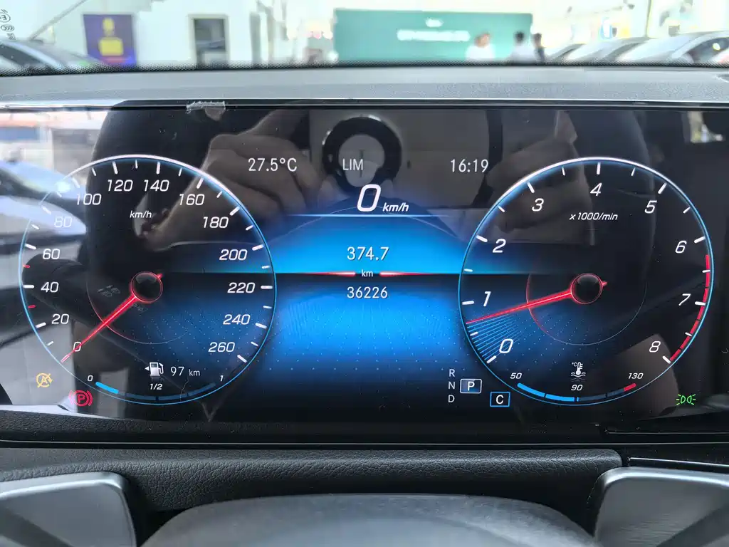 Mercedes-Benz GLB — миниатюра 9