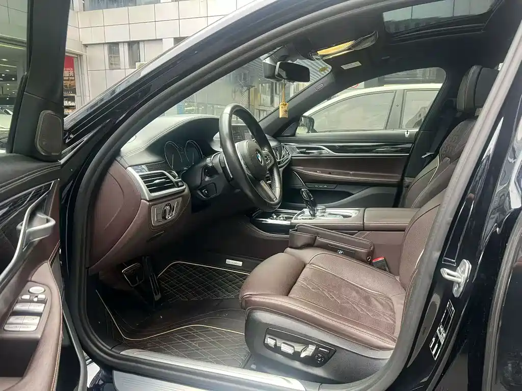 BMW 7 Series — миниатюра 4