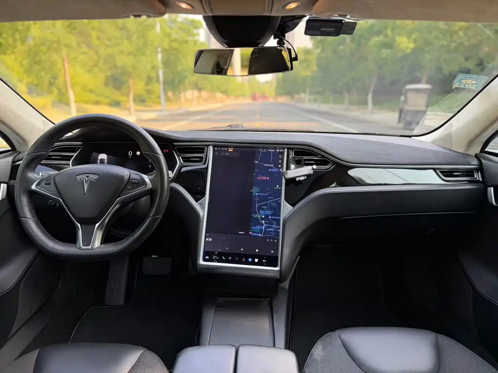 Tesla Model S — миниатюра 9