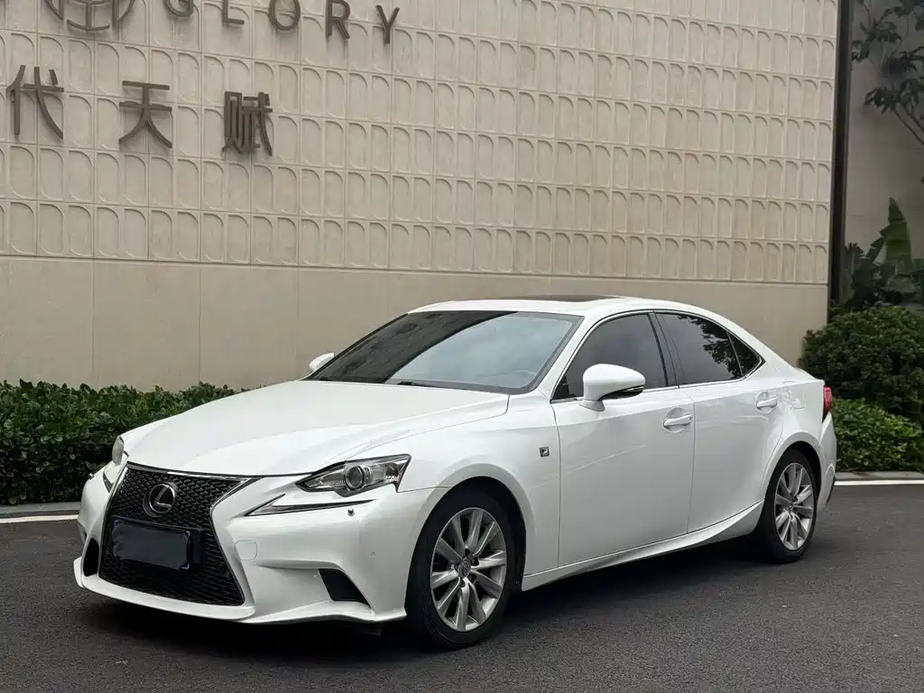 Lexus IS 2013