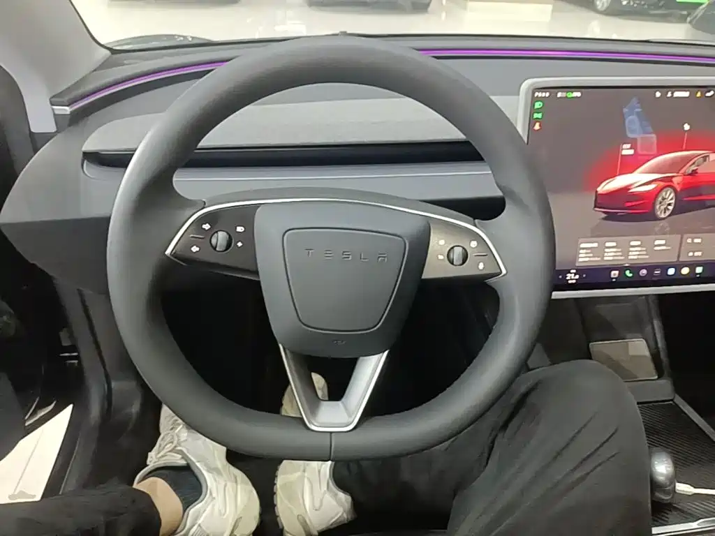 Tesla Model 3 — миниатюра 11