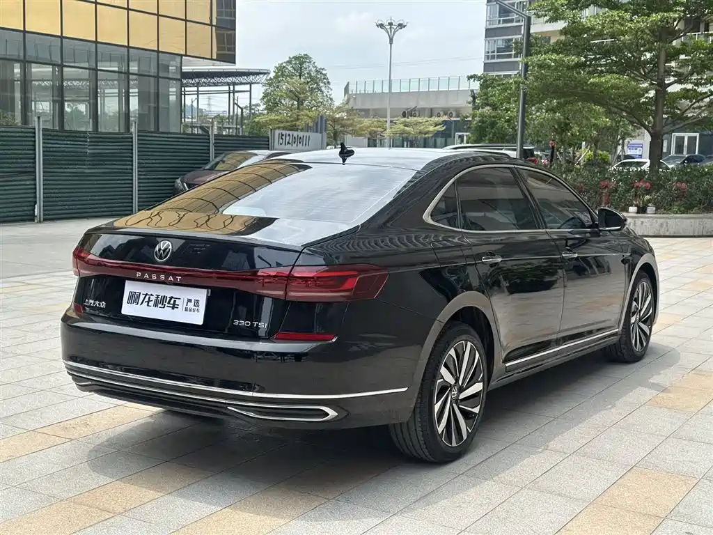Volkswagen Passat 2022 330TSI Luxury