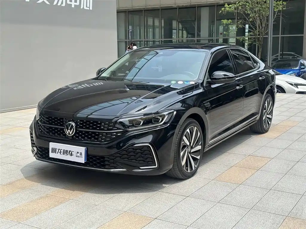 Volkswagen Passat 2022 330TSI Luxury