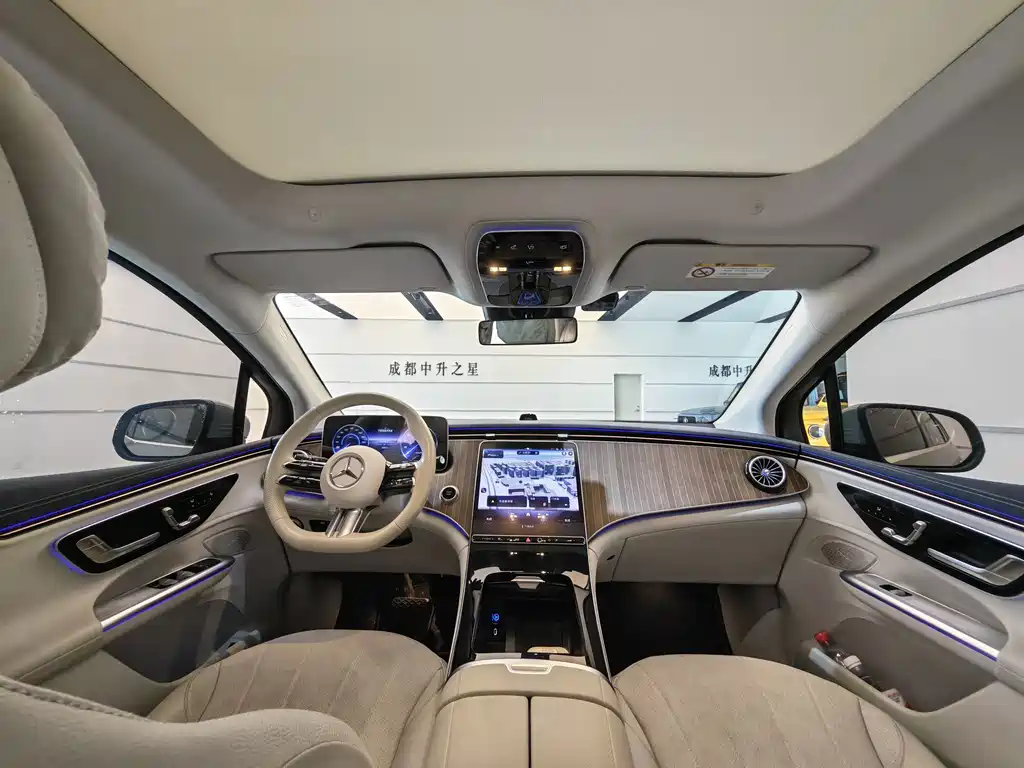 Mercedes-Benz EQE SUV — миниатюра 13