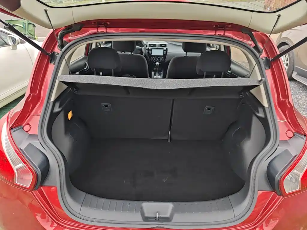 Nissan Tiida — миниатюра 19