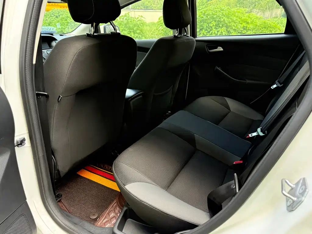 Ford Focus Hatchback 1.6L Auto Comfort Type, фото 12