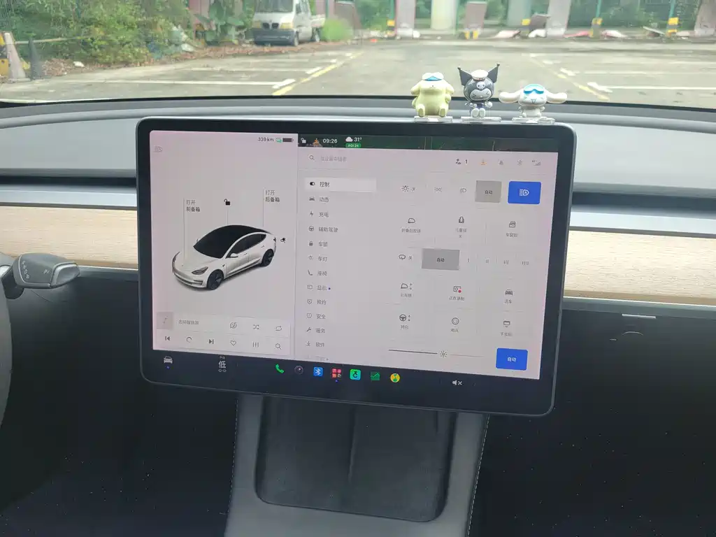 Tesla Model 3 — миниатюра 12