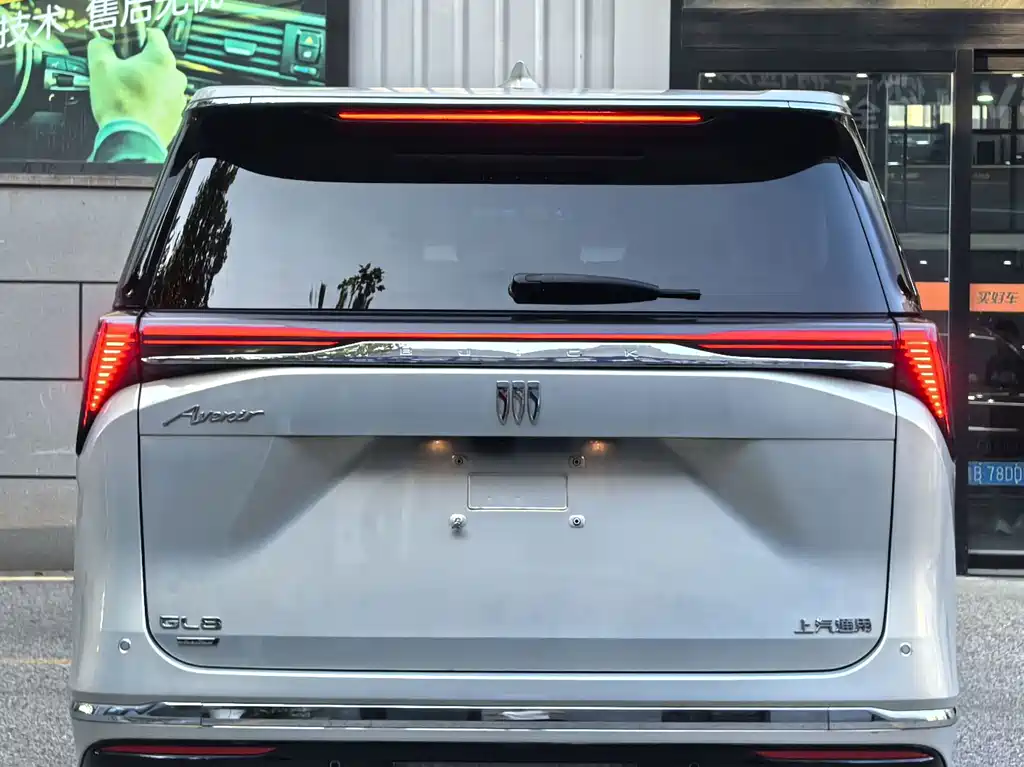 Buick GL8 Hybrid — миниатюра 5