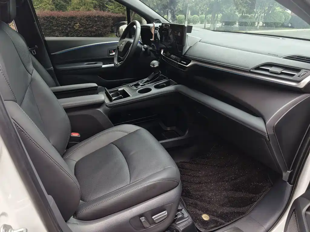 Toyota Sienna — миниатюра 16