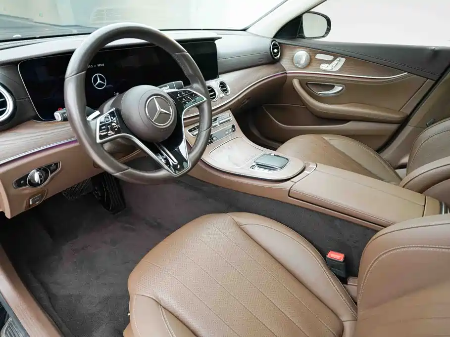Mercedes-Benz E-Class — миниатюра 7