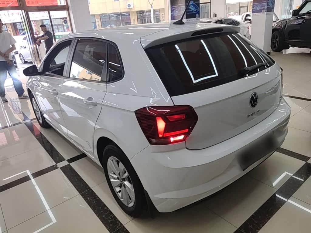 Volkswagen Polo 1.5 л 2021 г. Белый, пробег 40700 км