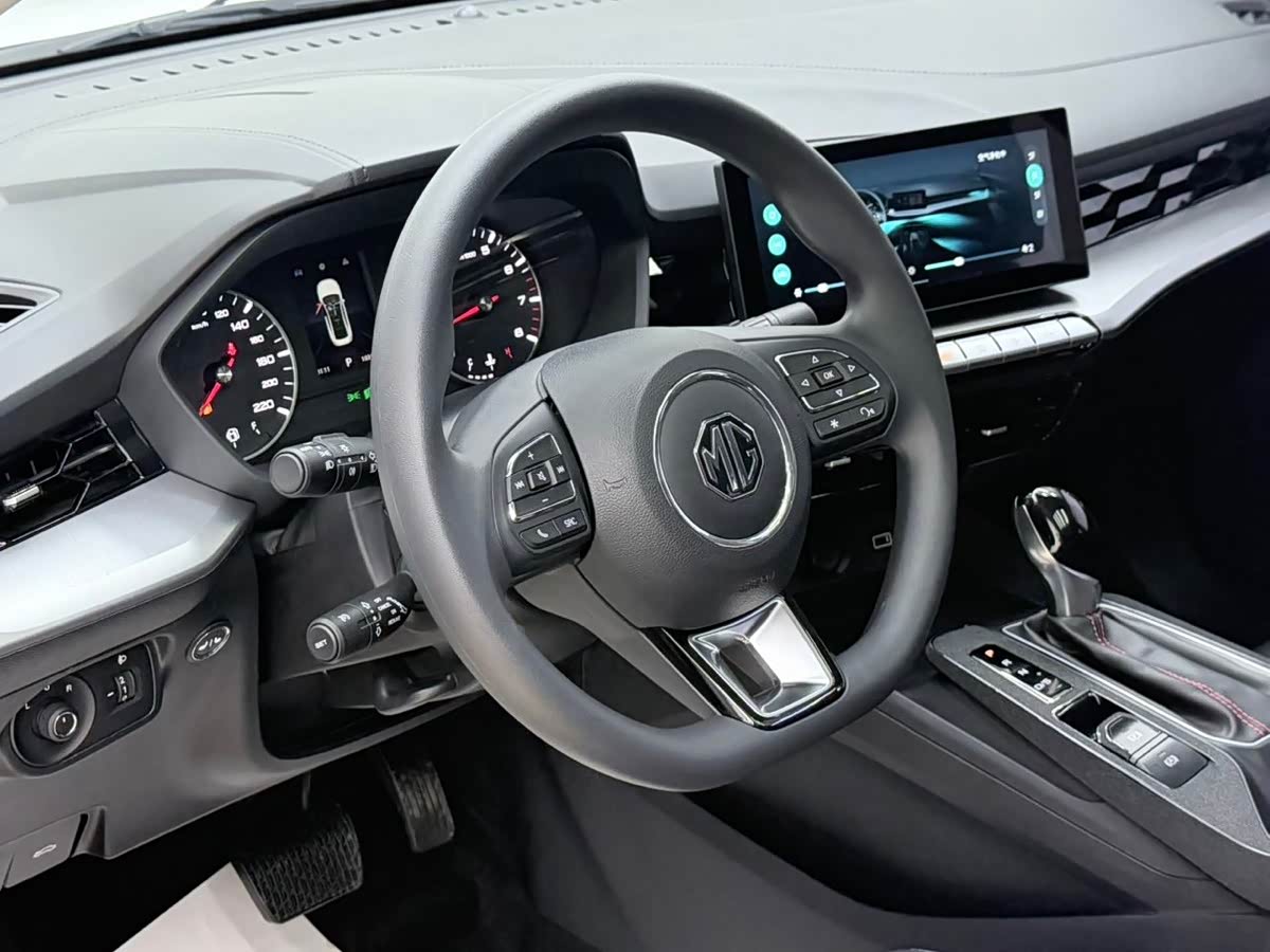 MG MG5 1.5 л 2024 г. Белый, пробег 10000 км