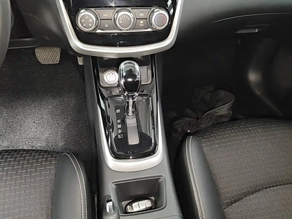 Nissan Tiida — миниатюра 14
