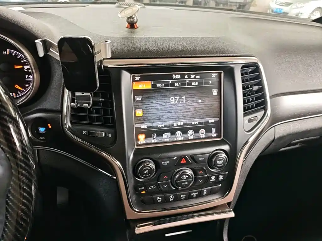 Jeep Grand Cherokee (Import) — миниатюра 18