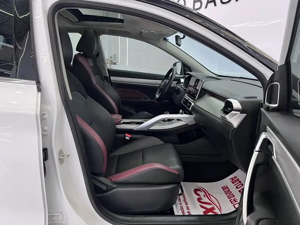 Geely Binyue — миниатюра 17
