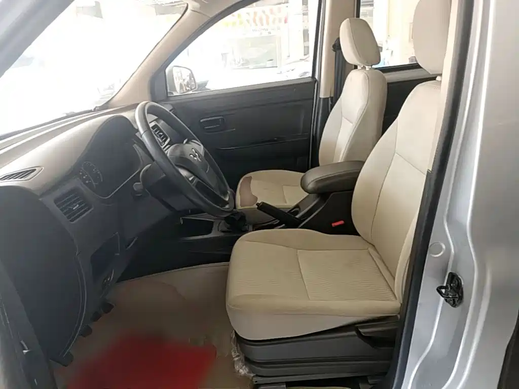 Wuling Rongguang V — миниатюра 15
