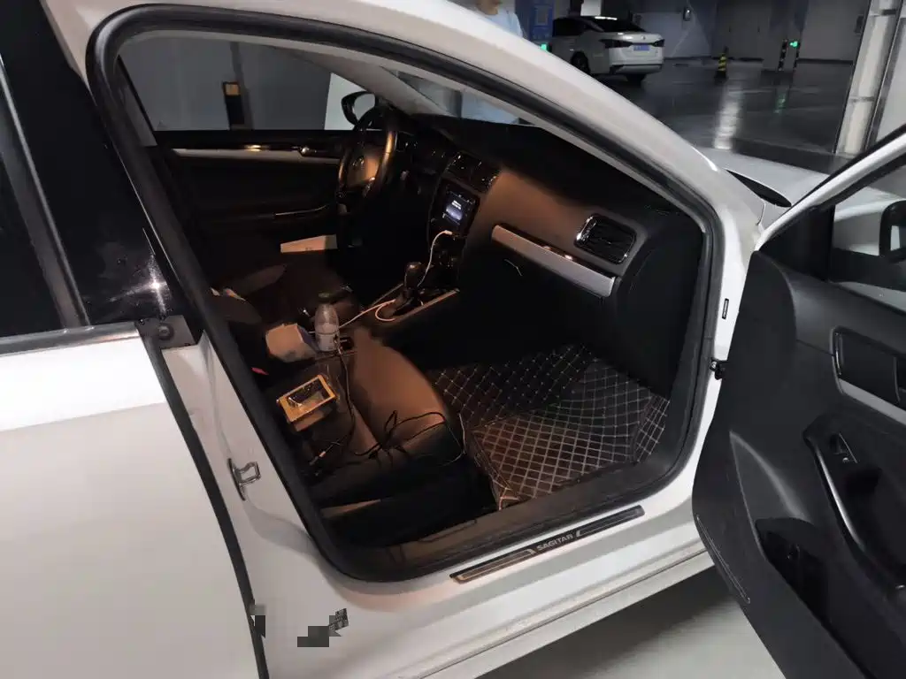 Volkswagen Sagitar — миниатюра 18
