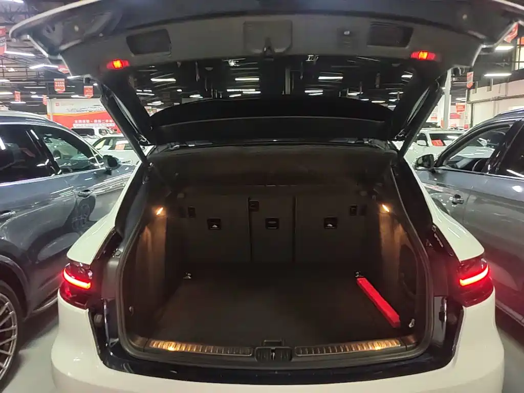 Porsche Macan — миниатюра 19