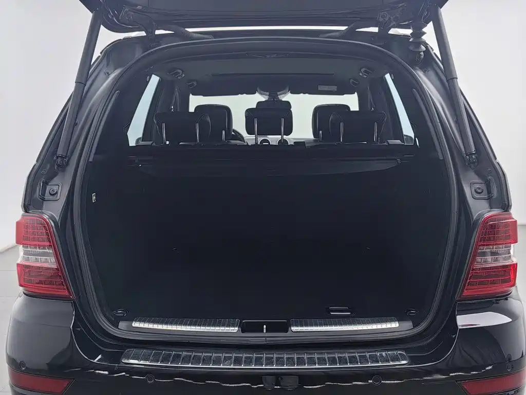 Mercedes-Benz M-Class — миниатюра 16