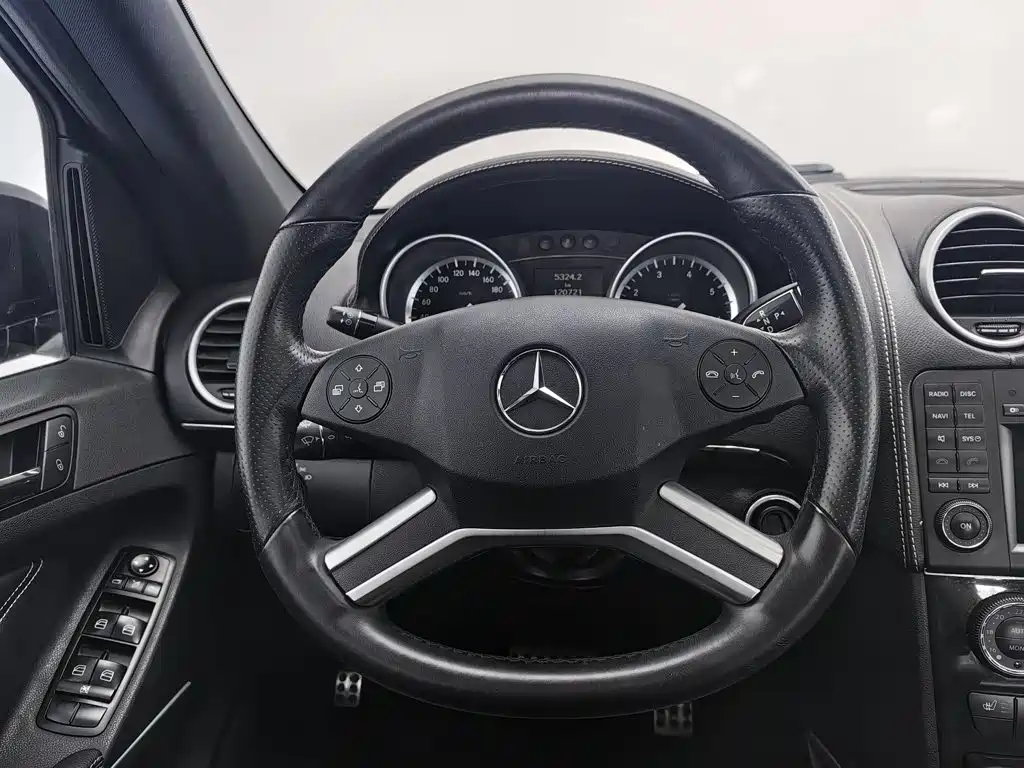 Mercedes-Benz M-Class — миниатюра 11