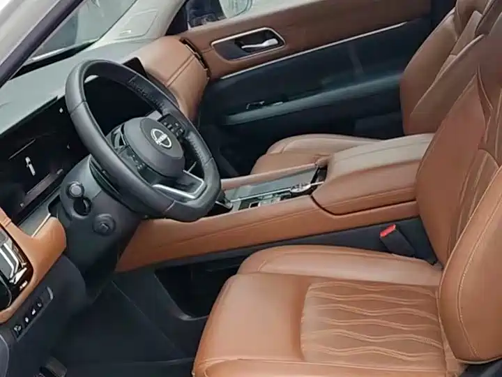 NISSAN EXPLORING THE LAND