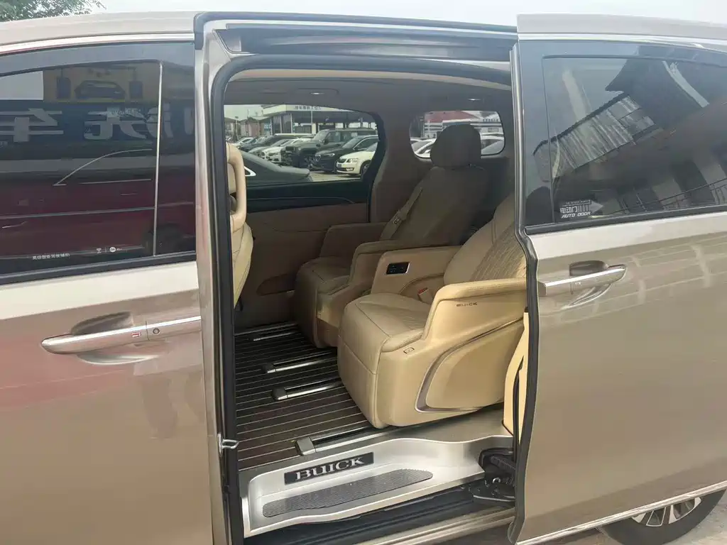 Buick GL8 — миниатюра 6