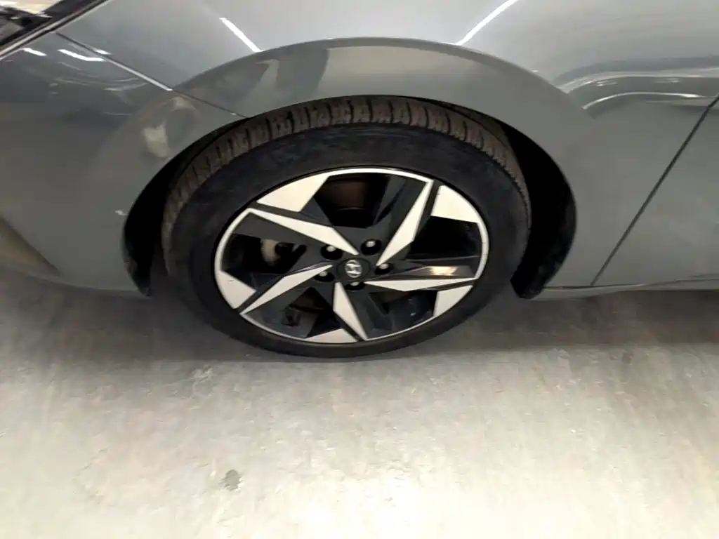 Hyundai Elantra — миниатюра 23