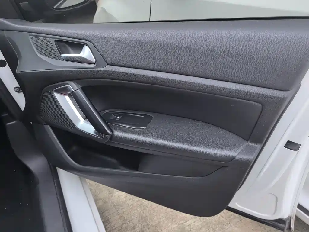 Peugeot 408 — миниатюра 17