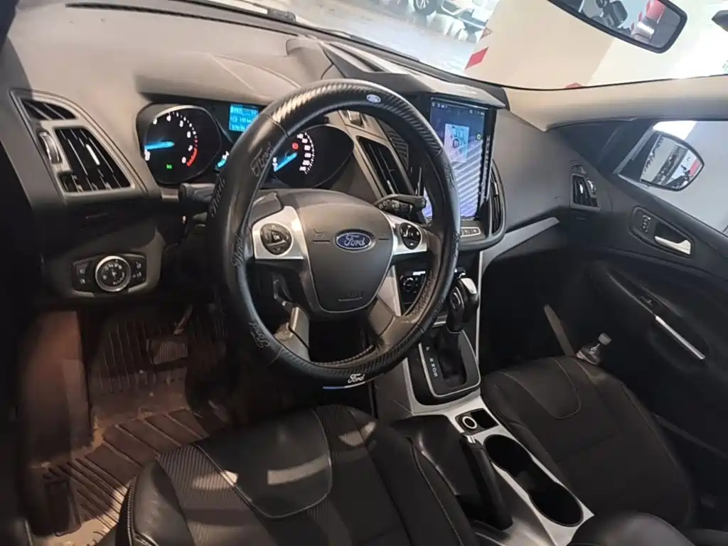 Ford Kuga — миниатюра 10