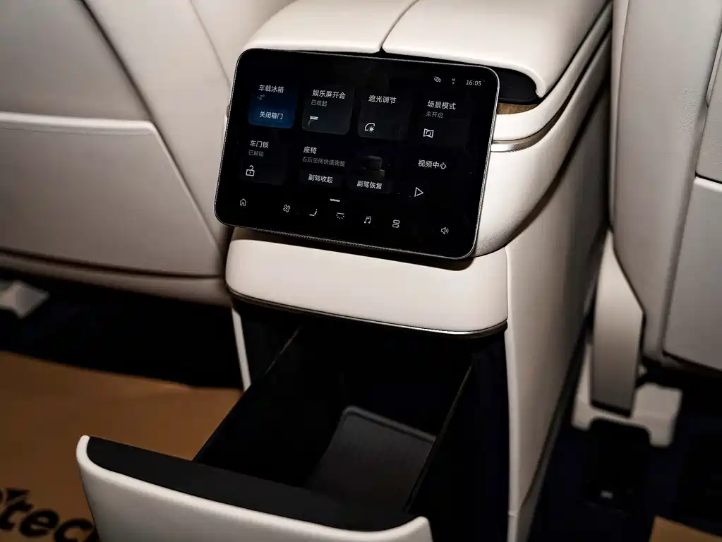 NIO ES8 — миниатюра 18