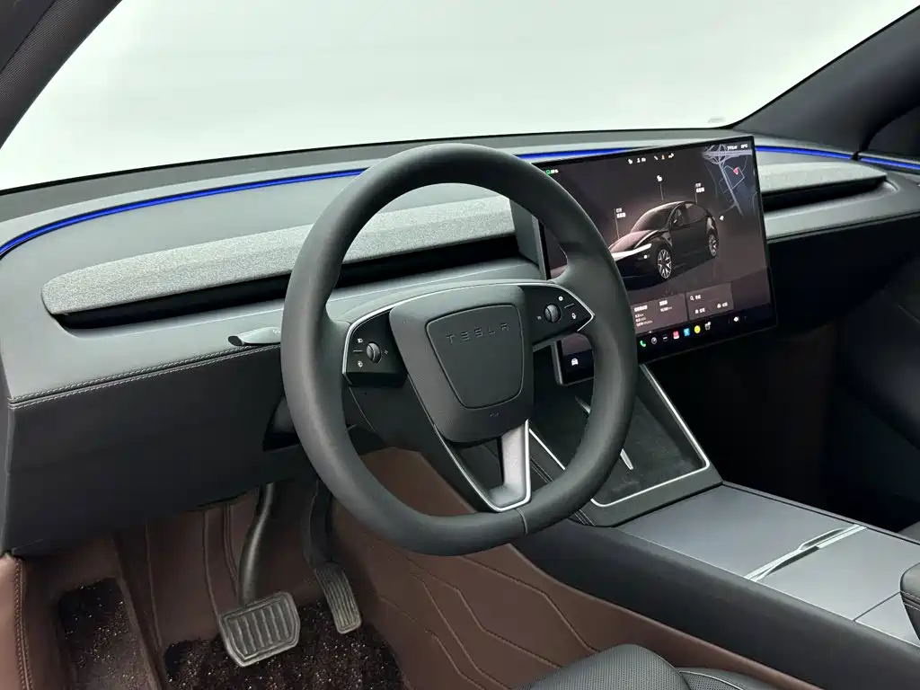 Tesla Model Y L — миниатюра 10