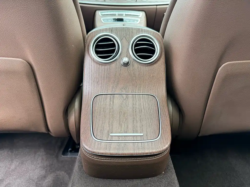 Mercedes-Benz E-Class — миниатюра 10