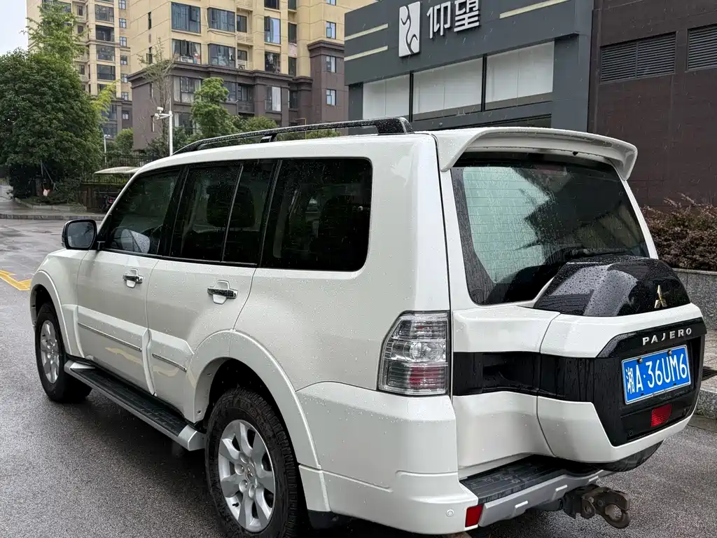 Mitsubishi Pajero (Import) — миниатюра 4