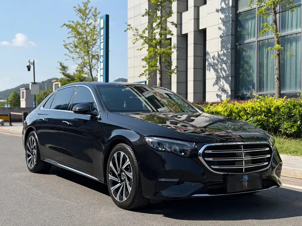 Mercedes-Benz E-Class — миниатюра 3