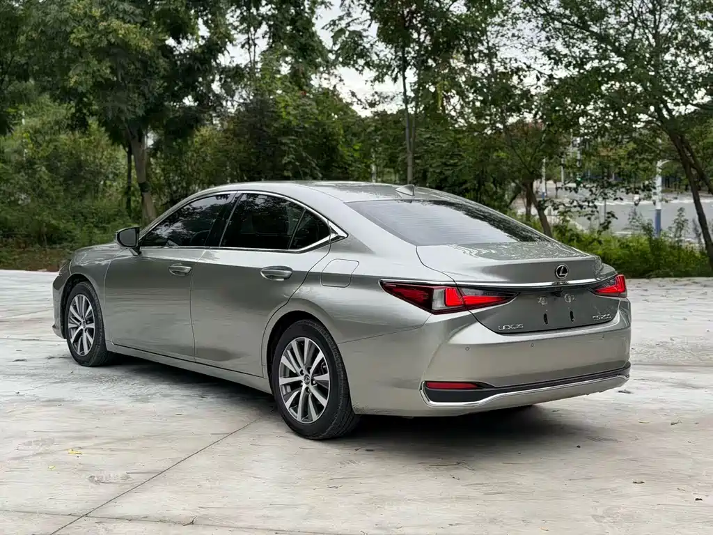 Lexus ES — миниатюра 4