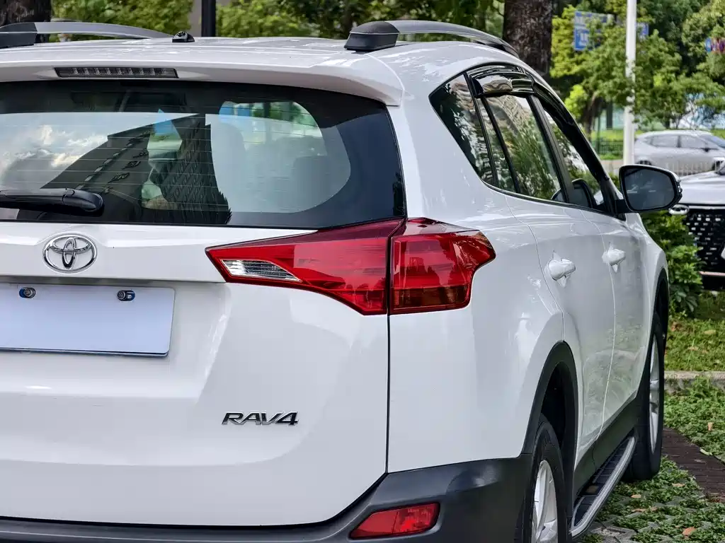 Toyota RAV4 — миниатюра 15