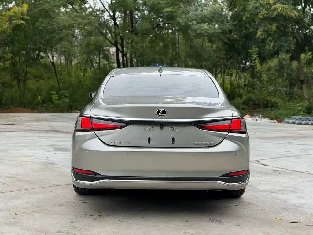 Lexus ES — миниатюра 5