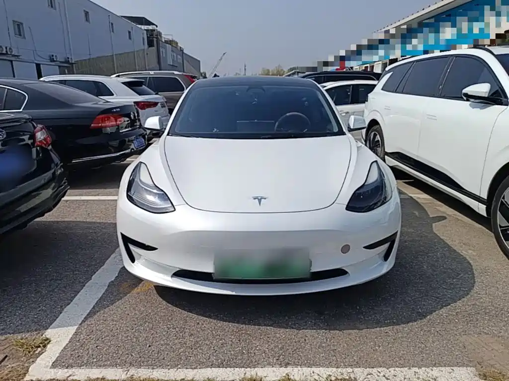 Tesla Model 3 — миниатюра 3