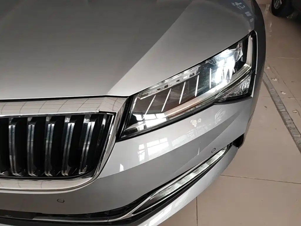 Skoda Superb — миниатюра 24