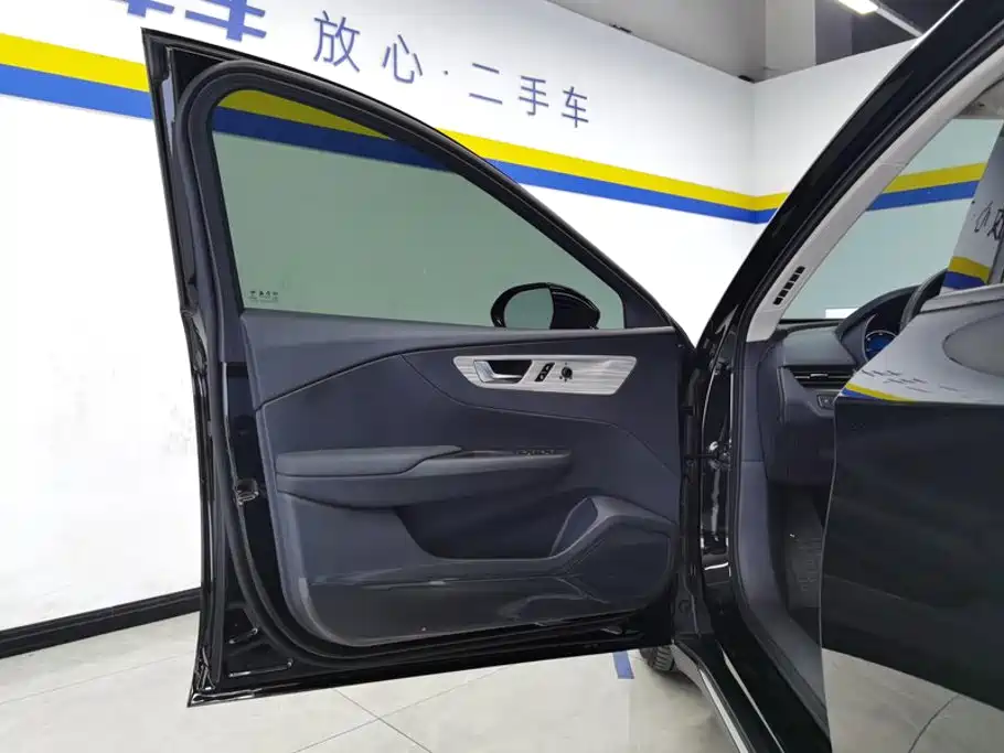 Hongqi Hongqi E-QM5 — миниатюра 7