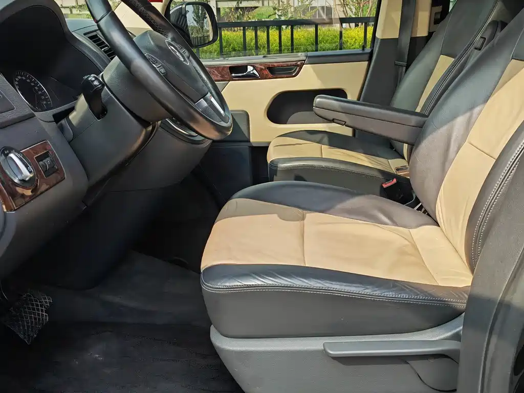 Volkswagen Multivan — миниатюра 6